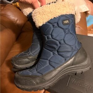 Ugg Waterproof Navy Blue Snow Shoes Boots Sheepskin Size 9